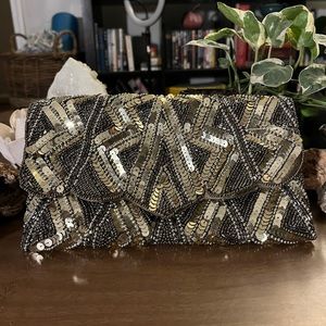 New Look Silver Metallic Beaded Sequin Crossbody Clutch